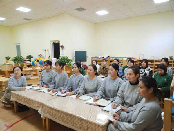 幼儿园专注教研教学，提高教育成果难吗？看她！
