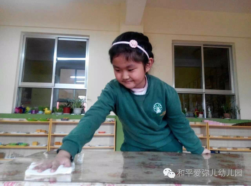 甘肃武威和平爱弥儿幼儿园：蒙娃们令人赞叹的专注力